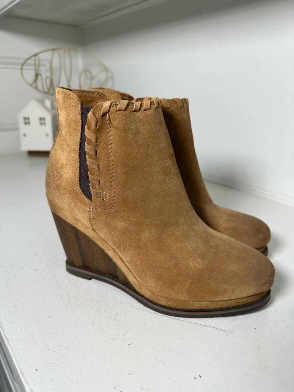 Ariat Women's 7 Brown Suede Wedge Chelsea Ankle Boots Western Comfort